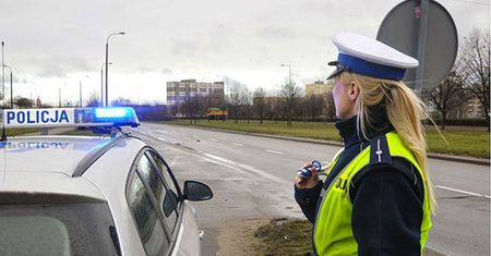 Ostrzeganie kierowców światłami. Ty też mrugasz do piratów?