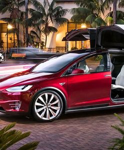 Tesla X do poprawki przed debiutem w Europie