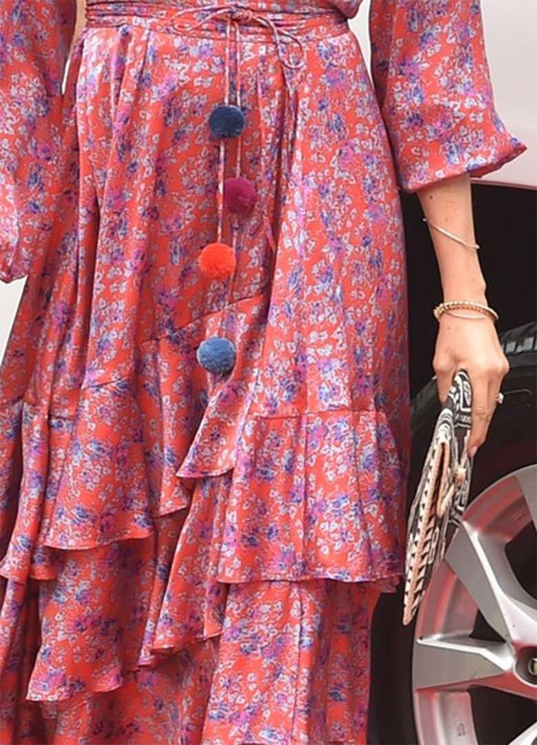 Stylizacja ciężarnej Meghan Markle drugiego dnia na Fidżi