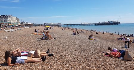 To tu od zgiełku miasta uciekają londyńczycy. Witajcie w Brighton