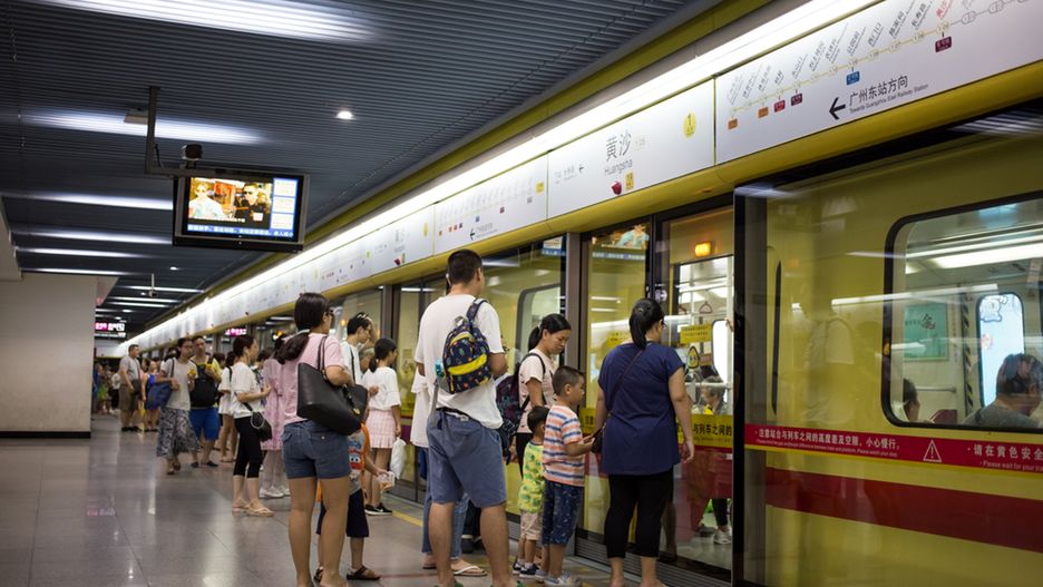 Obecnie 33 miasta w Chinach mają systemy metra, w tym Szanghaj, Shenzhen, Wuhan i Qingdao