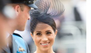Księżna Meghan na obchodach stulecia RAF. Pojawiła się cała w czerni