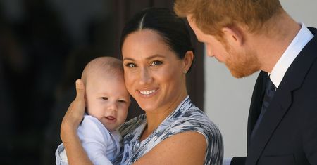 Meghan z synkiem i psami na spacerze. Archie rośnie jak na drożdżach
