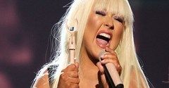 Minaj i Aguilera: eksponują puszyste wdzięki