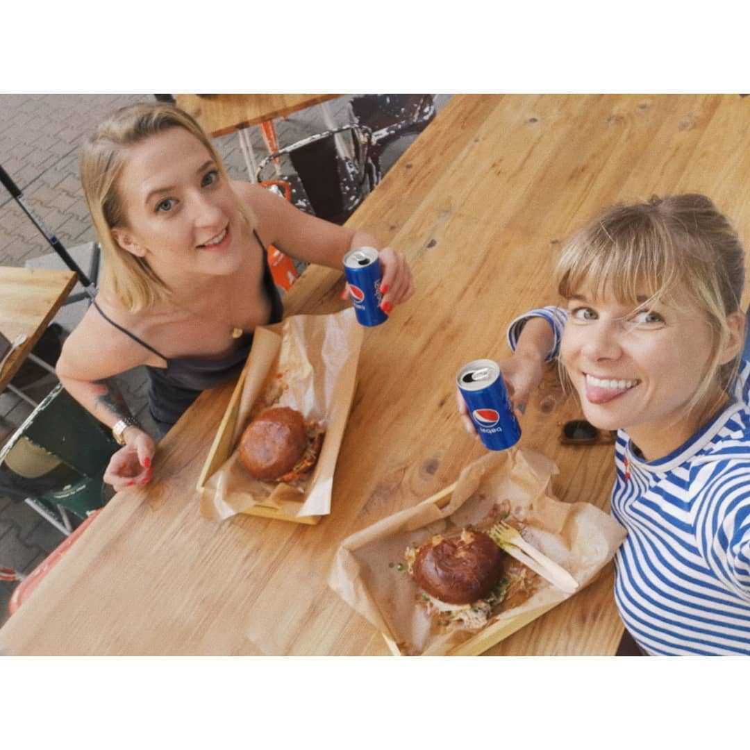 Marta Wierzbicka i Lara Gessler na obiedzie