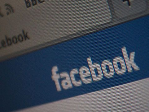 Akcje Facebooka w górę. Będzie więcej reklam