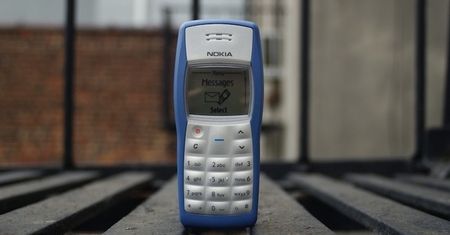 Drugi, tani telefon specjalnie na zakrapiane imprezy?