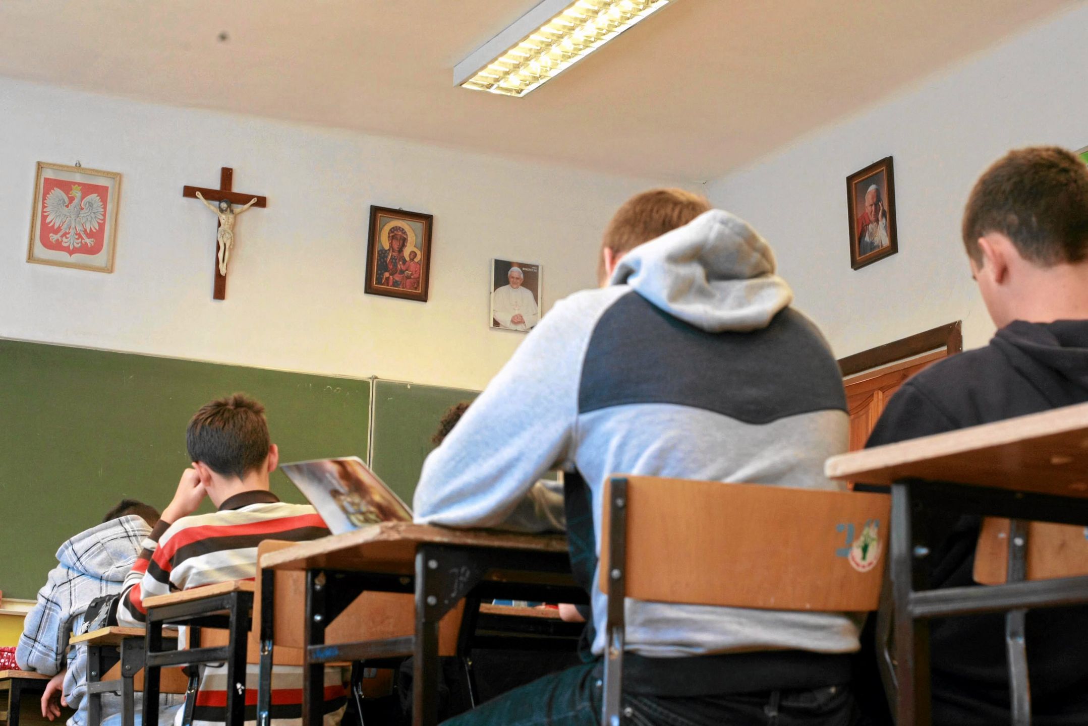Nie posyłają dzieci na religię. Ma to różne konsekwencje.