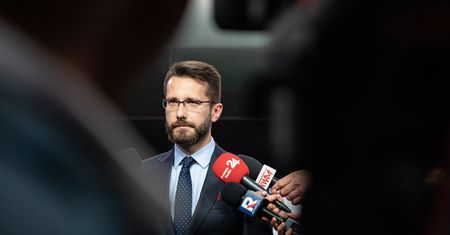 Stanisław Piotrowicz ma przeprosić sędziów. Radosław Fogiel o wyroku