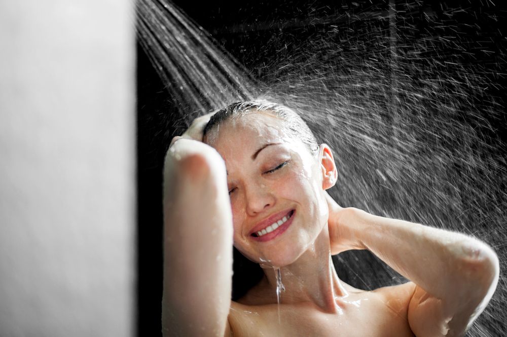 Jaki prysznic bardziej pobudza - ciepły czy zimny?