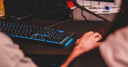 Komputer gamingowy – jaki sprzęt jest dziś na topie, na co postawić i skąd wziąć na to fundusze?
