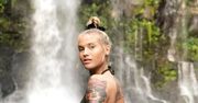 Karolina Gilon w bikini na tle wodospadu. Te zdjęcia robią wrażenie