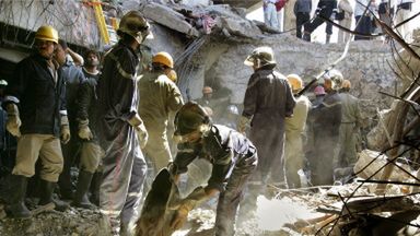 Akcja ratunkowa w Hotelu Hilton po wybuchu.