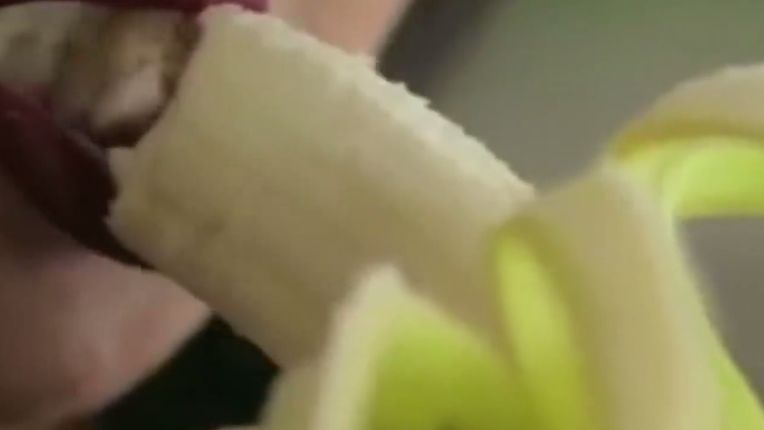 Fragment z bananem był jednym z kilku, który oburzył Egipcjan