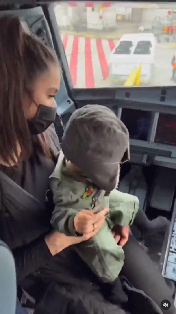 Ida Nowakowska z synkiem na pokładzie samolotu