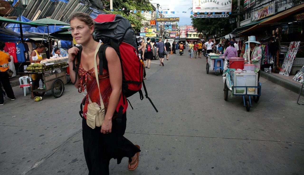 Podróżują, by żebrać, żebrzą, by podróżować. Biedaturystyka nowym trendem