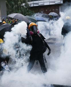 Hongkong. Brutalne starcia w mieście, policja strzela do tłumu