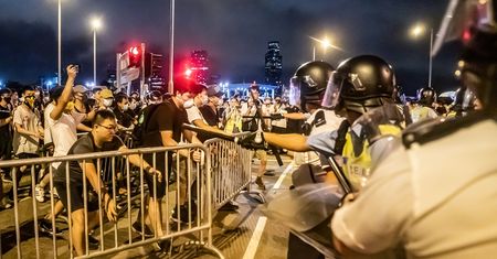 Gigantyczny protest i zamieszki w Hongkongu. Władze nie ustępują