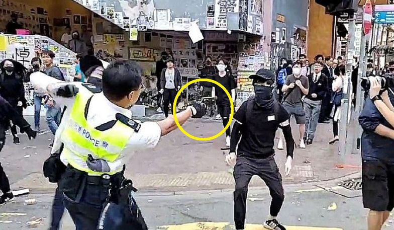 Przerażające zdjęcie obiegło świat. W Hongkongu trwają brutalne starcia na ulicy 
