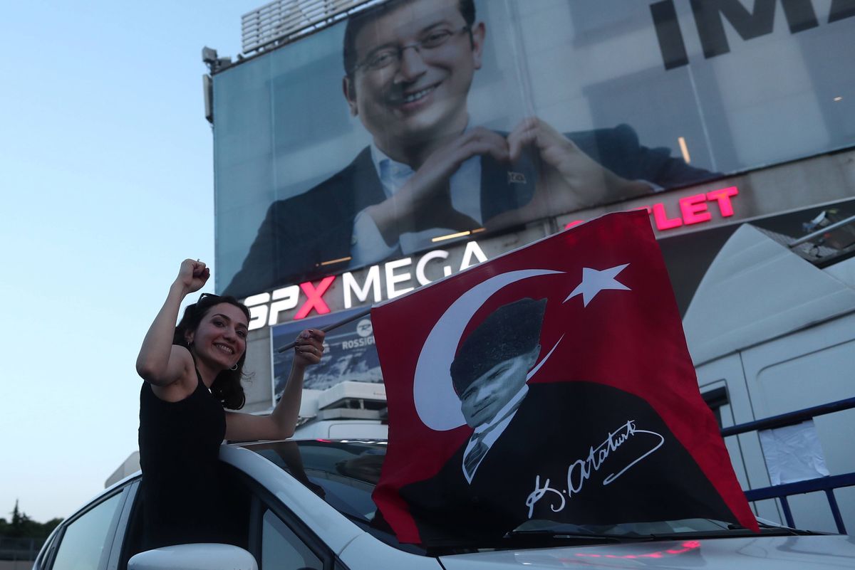 Turcja. Kandydat opozycji wygrywa w Stambule