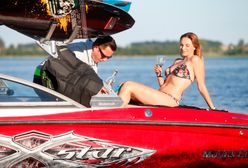 Sylwia Gliwa w bikini pręży się na jachcie