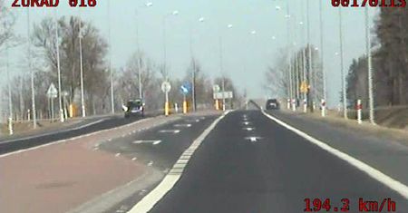 Pędził prawie 200 km/h. Bez prawa jazdy