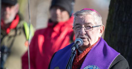 Arcybiskup Sławoj Leszek Głódź zeznawał przed sądem. Chodzi o księdza oskarżonego o gwałt