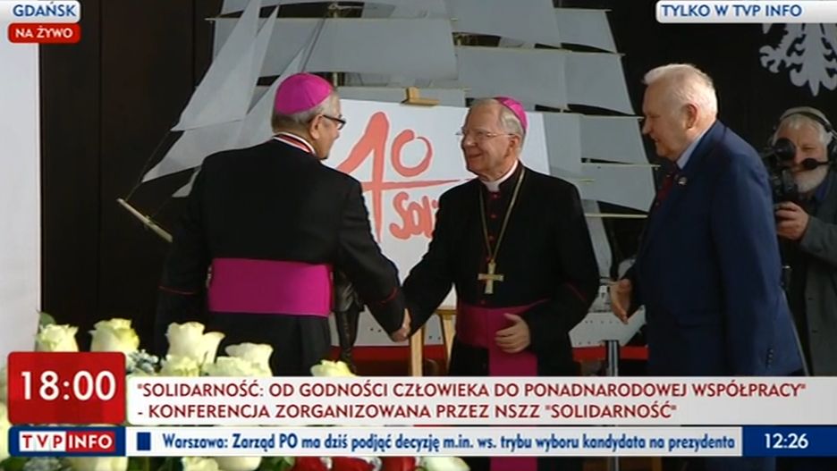 Arcybiskupi Marek Jędraszewski i Sławoj Leszek Głódź w sali BHP w Gdańsku
