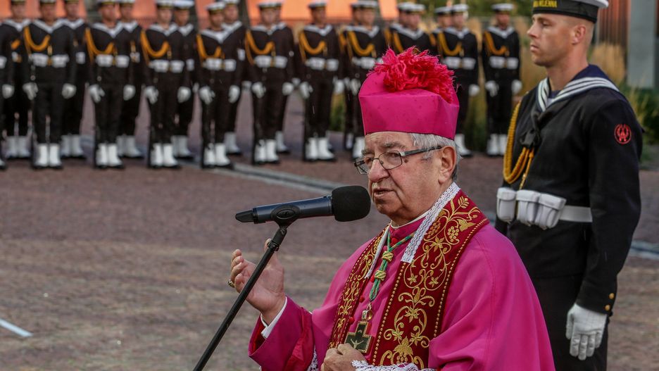 Abp Sławoj Leszek Głódź w czasie uroczystości państwowej 