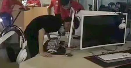 Głową muru nie przebijesz. Monitor już tak