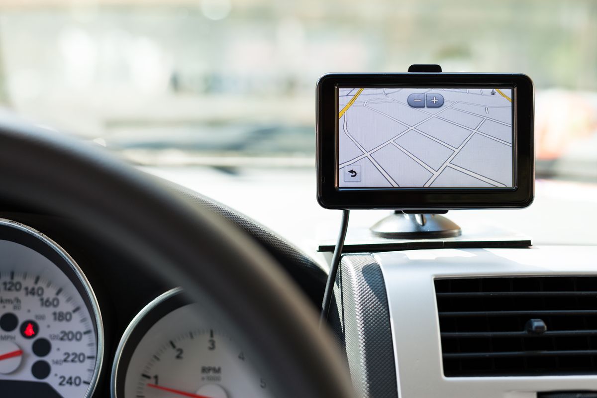 Nawigacja czy smartfon. Co będzie lepsze dla kierowcy