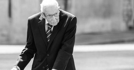 Zmarł kapitan Thomas Moore. 100-latek zebrał miliony funtów dla służby zdrowia