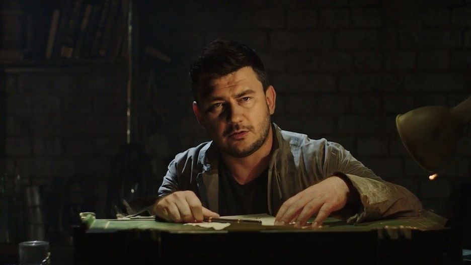 Dmitrij Głuchowski, autor książek z serii "Metro"