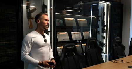 Najmłodszy milioner w Polsce jest aktywny na Instagramie. Robert Gryn chętnie chwali się luksusem