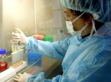 Wietnamska pielęgniarka zaraziła się ptasią grypą