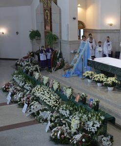 Szczyrk. Trwa pogrzeb ofiar tragicznego wybuchu. 8 urn przy ołtarzu