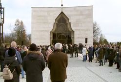 Pogrzeb Piotra Szczęsnego. Mężczyzna zmarł po podpaleniu się w centrum Warszawy