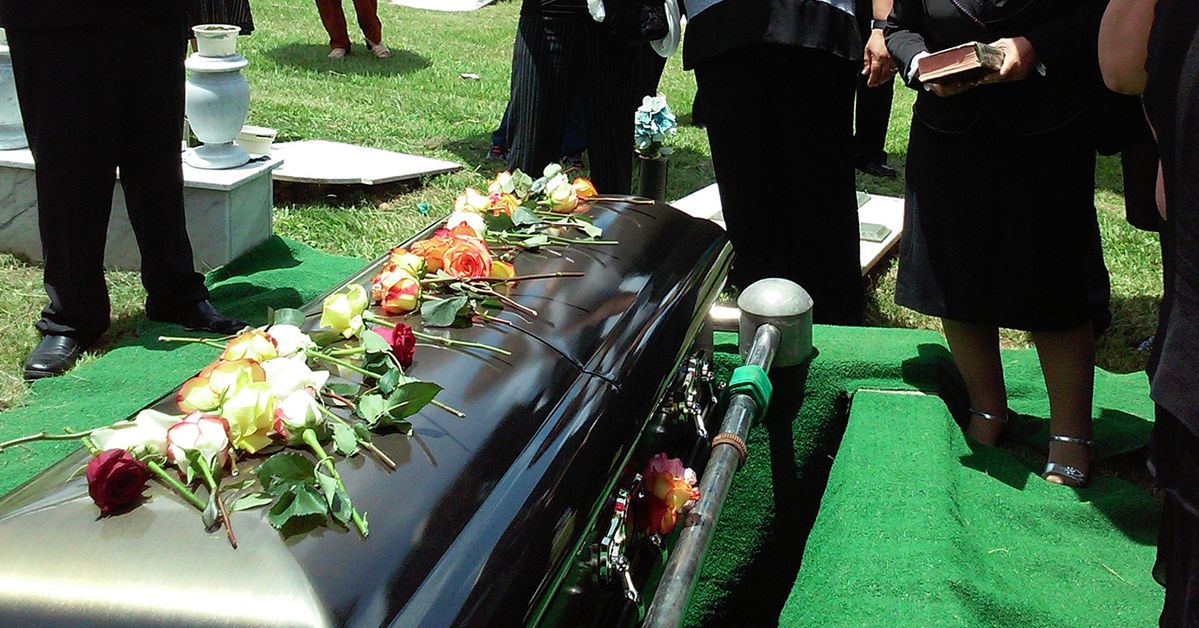 6 rzeczy, które ukrywają przez nami domy pogrzebowe. Tak wyciągają od nas pieniądze