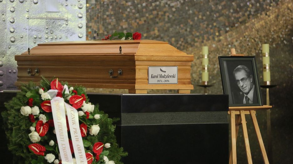 Pogrzeb Karola Modzelewskiego na Cmentarzu Powązkowskim w Warszawie
