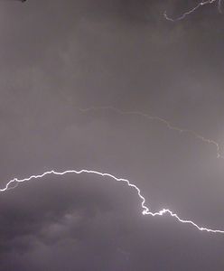 Pogoda: burza, silny wiatr i grad. Alert RCB dla dziesięciu województw. Będą przerwy w dostawach prądu?