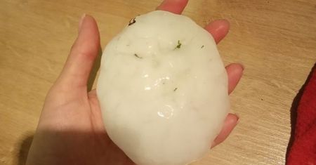 Grad wielkości piłek. Powybijane szyby, zniszczone auta. Kule miały 12 cm średnicy