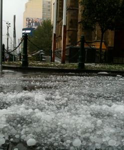 Alert pogodowy, IMGW ostrzega. W nocy może pojawić się grad