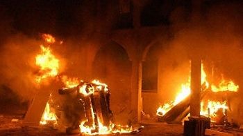 Płonący meczet w Belgradzie