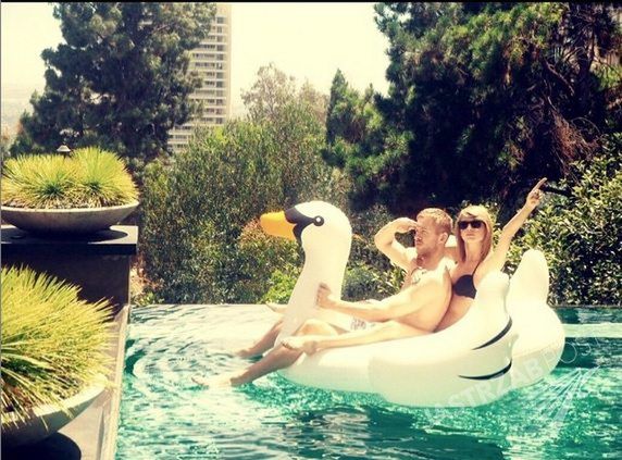 Taylor Swift, Calvin Hariis, Instagram