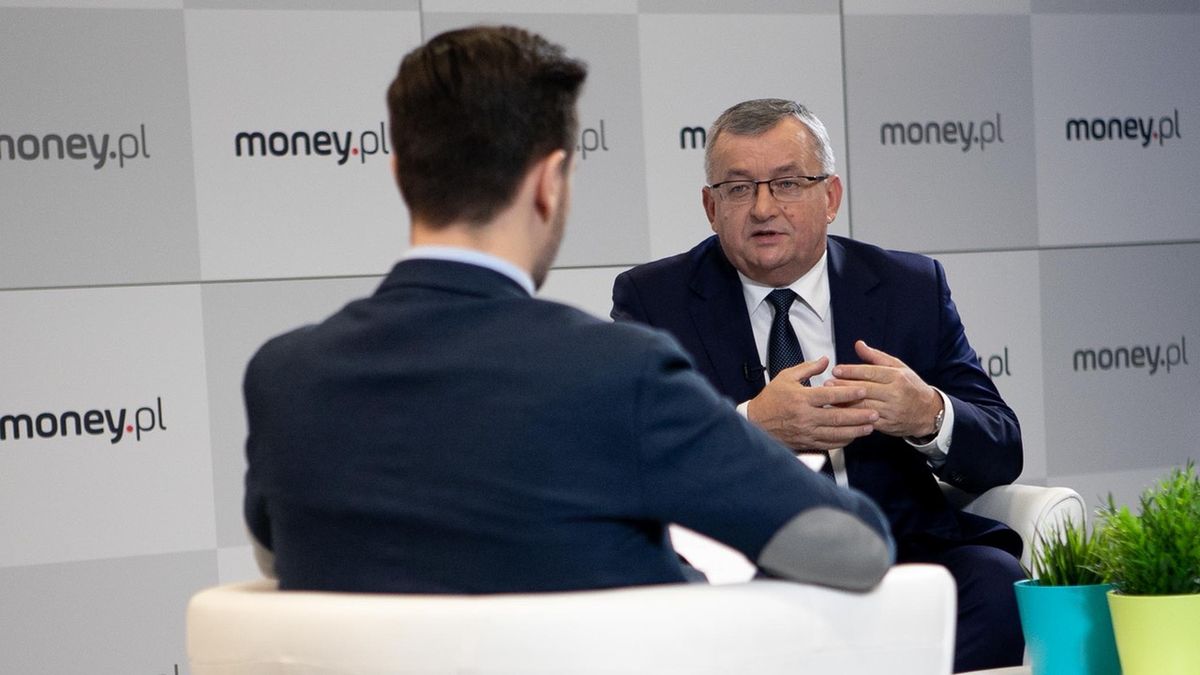 - Nie mam faworyta na rynku przewozu osób. Nie czuję też niechęci. Jestem zobowiązany do tego, by zatrzymać zasady zdrowej konkurencji. – wyjaśnił minister Adamczyk.