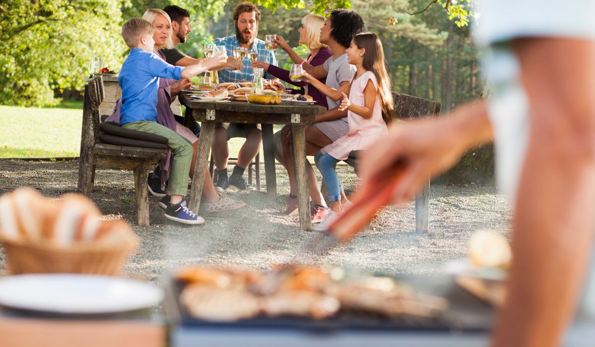 Przekąski na grill: jakie produkty wybrać i jak je przygotować?