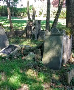 Zniszczony nagrobek? Mogiły można ubezpieczyć