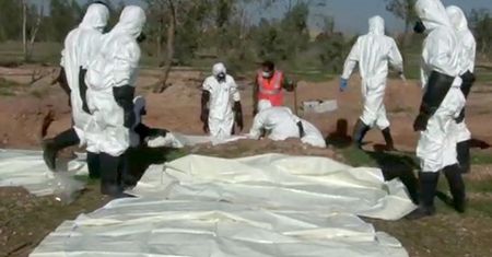 Odkryto siedem masowych grobów w Syrii. "Ofiary były torturowane"