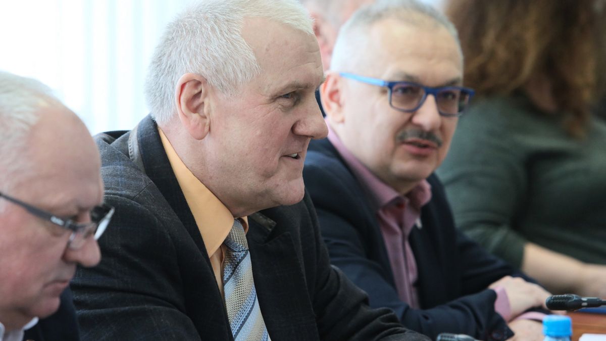 Przewodniczący OPZZ Jan Guz w Centrum Partnerstwa Społecznego "Dialog" podczas negocjacji z rządem.