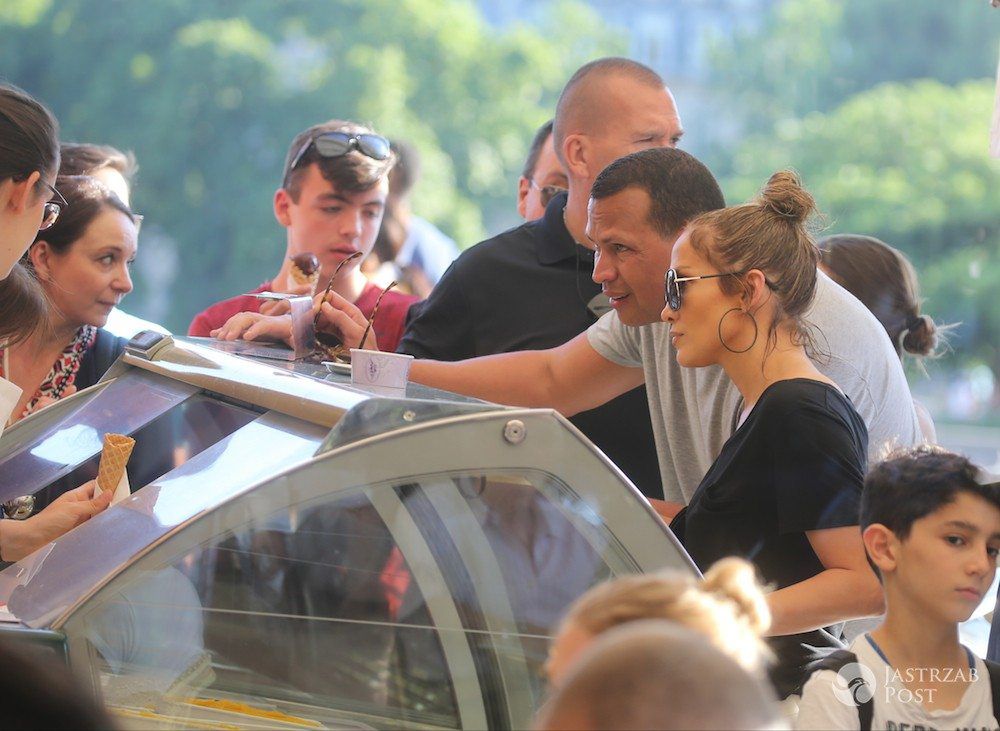Jennifer Lopez i Alex Rodriguez rozdali autografy w Paryżu